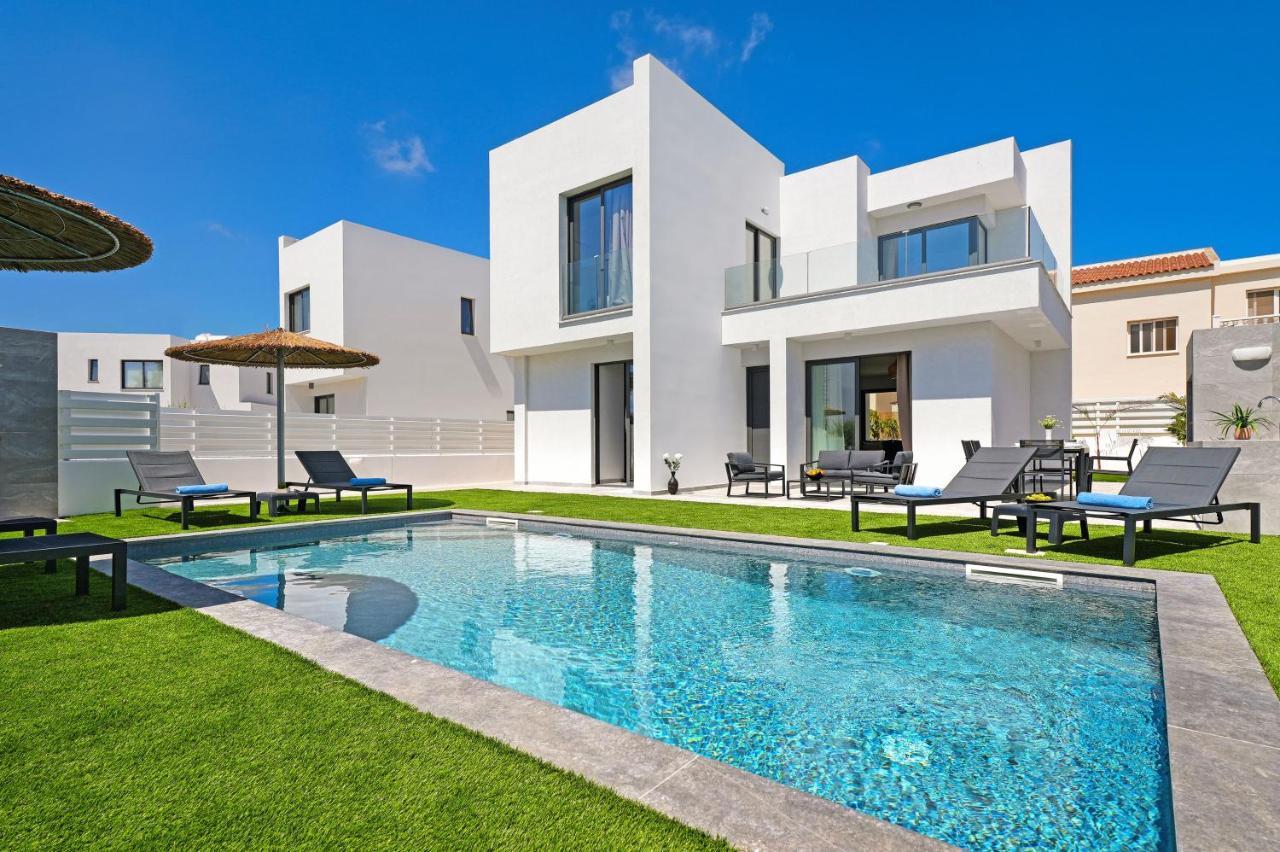 Villa Flora 3Bed all En suite with Private Pool — 4-Star Luxury Hotel in Paralimni, Cyprus