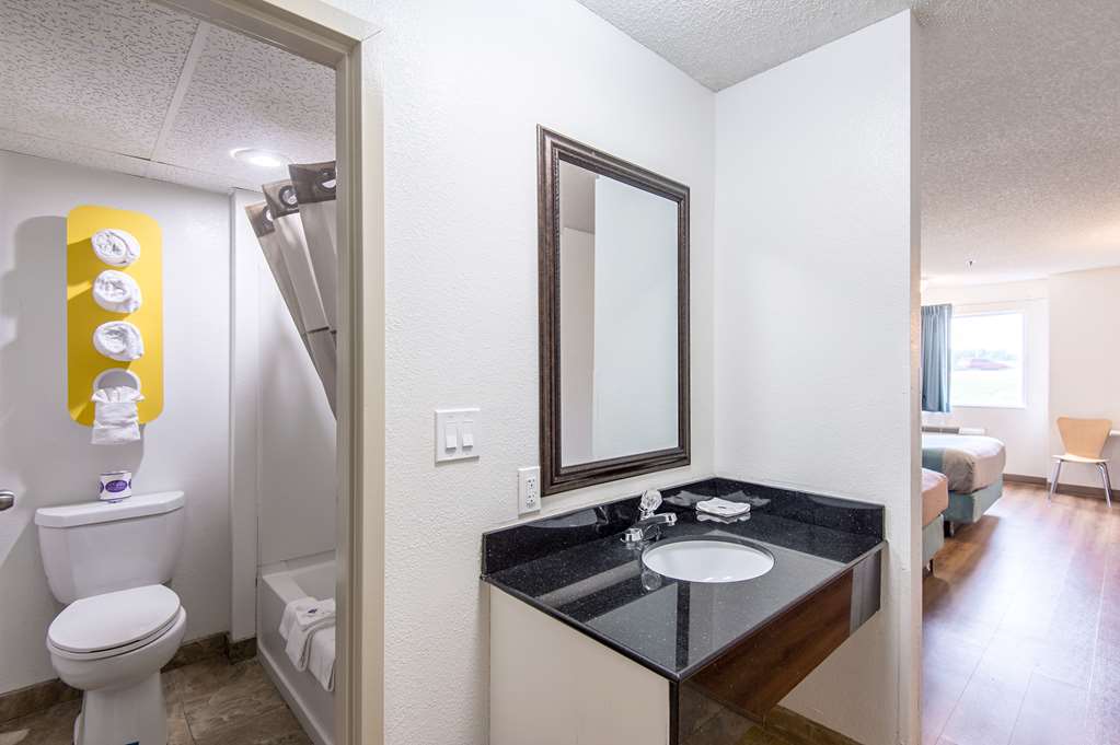 Motel 6 Lawrence KS - photo 16