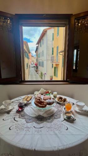 Porta Senese Suite — 4-Star Luxury Hotel in Castiglione Del Lago, Italy