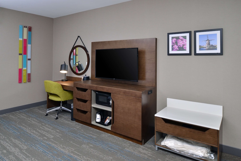 Hampton Inn & Suites Adrian - photo 13