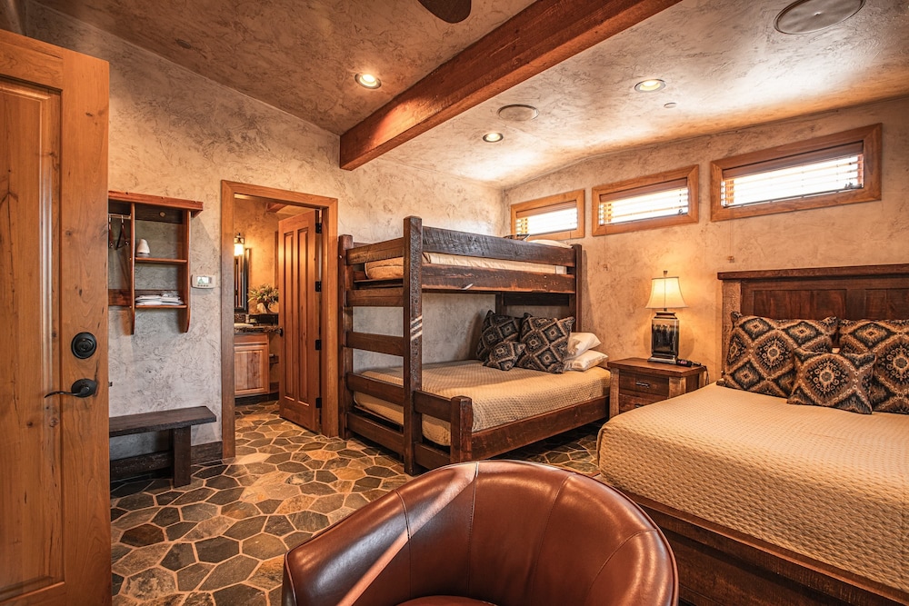 Cougar Ridge Resort LLC - photo 7