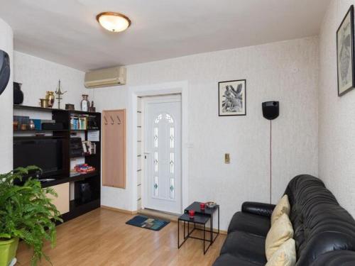 Apartment Mili Two Bedroom Apartment with Terrace and Sea View Sinjska 15