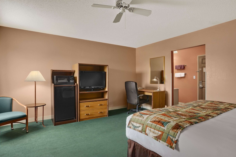 Baymont by Wyndham Sullivan - photo 12