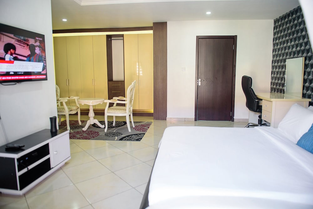 Luxury 4 Bedroom Semi Det House in Abuja Nigeria — 4-Star Luxury Hotel in Lagos, Nigeria