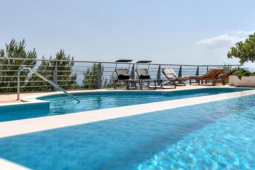 Apartments Majda — 4-Star Luxury Hotel in Omis, Croatia
