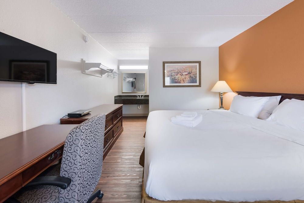 Americas Best Value Inn Columbus - photo 13