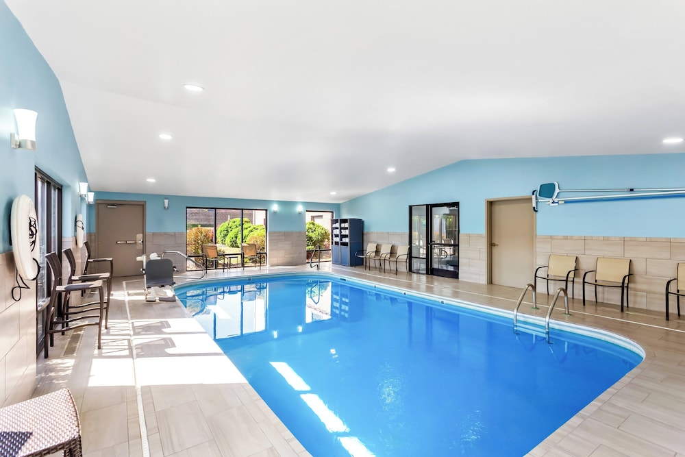 Holiday Inn Express Suites Charleston by IHG - photo 47