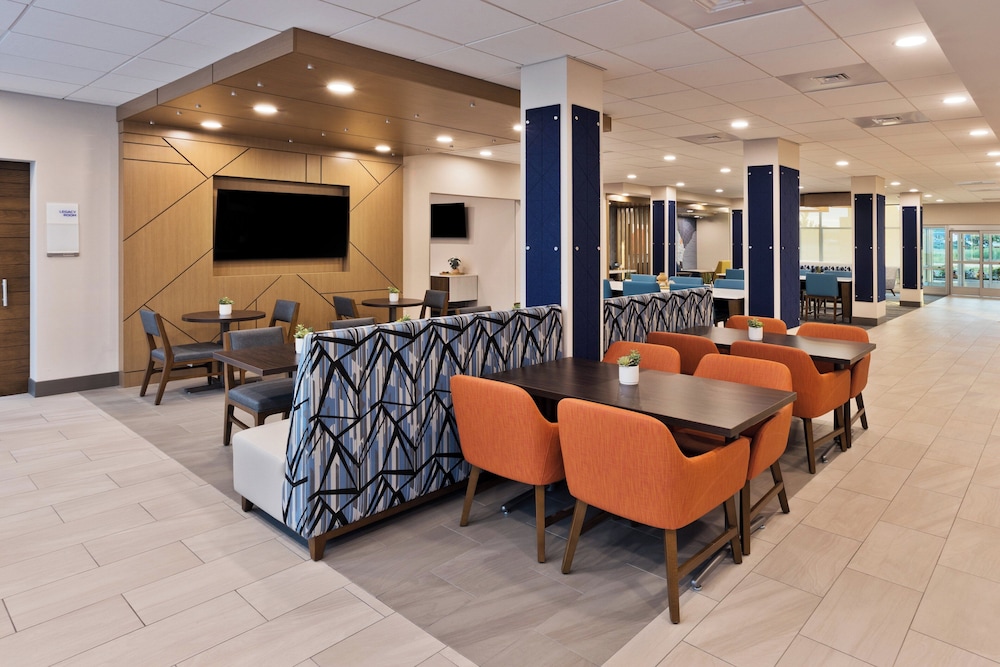 Holiday Inn Express Columbus Northeast - photo 32