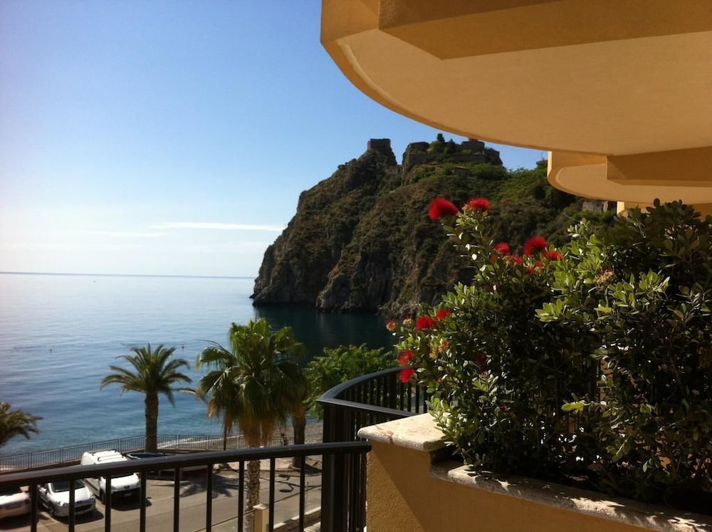 Elihotel — Sant Alessio Siculo