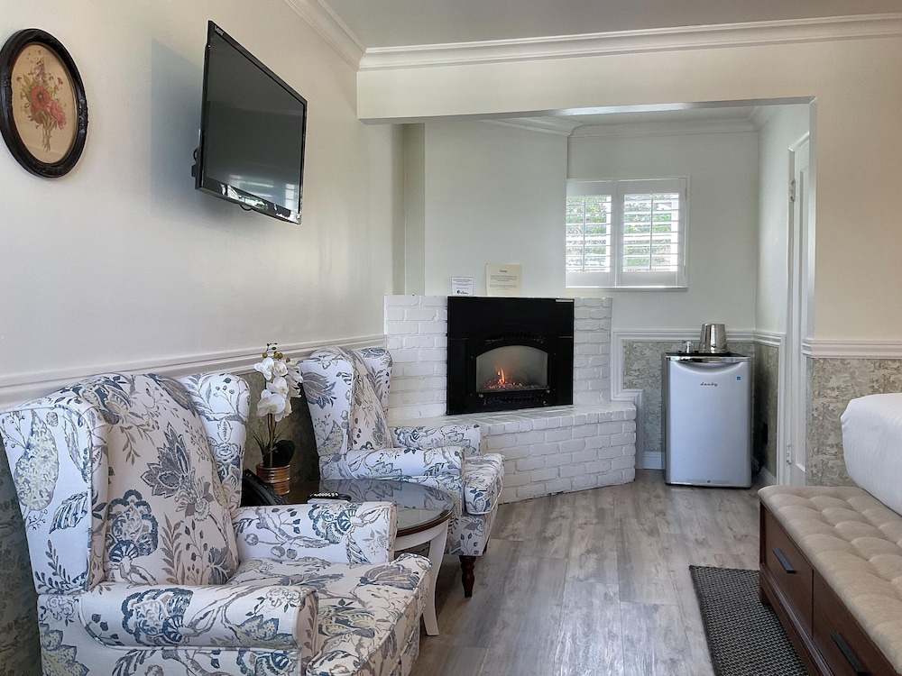 Carmel Green Lantern Inn - photo 14