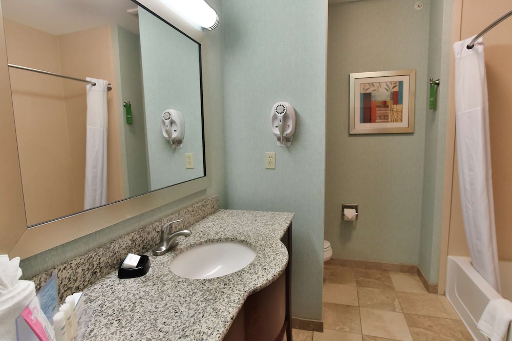 Hampton Inn & Suites Middlebury - photo 25