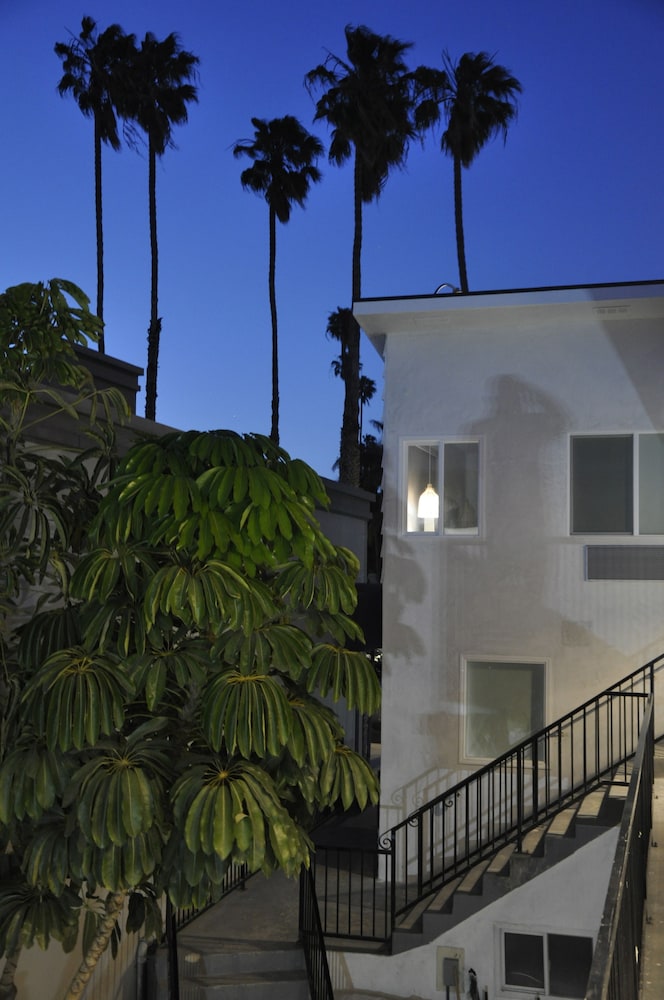 The Belmont Shore Inn - photo 65