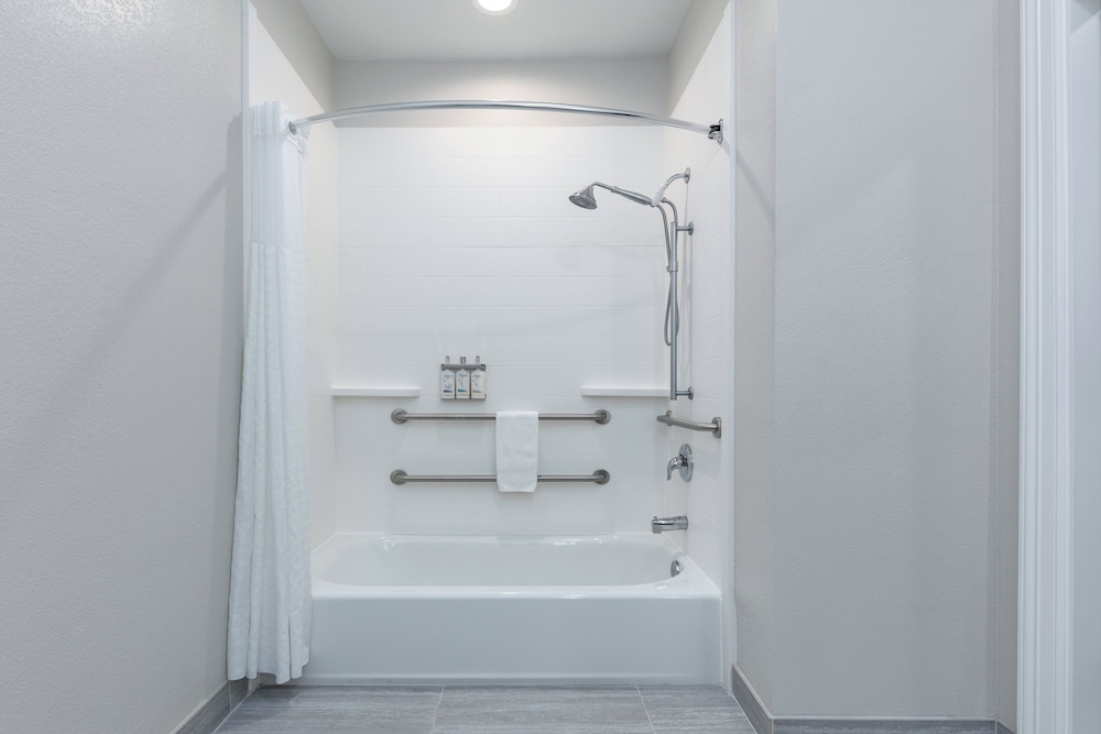 Holiday Inn Express Hotel & Suites Winnie by IHG - photo 17