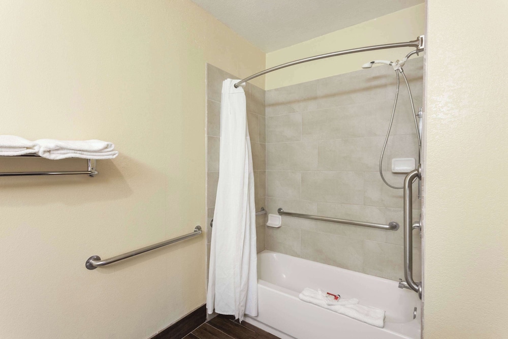 Super 8 by Wyndham Bakersfield South CA - photo 23