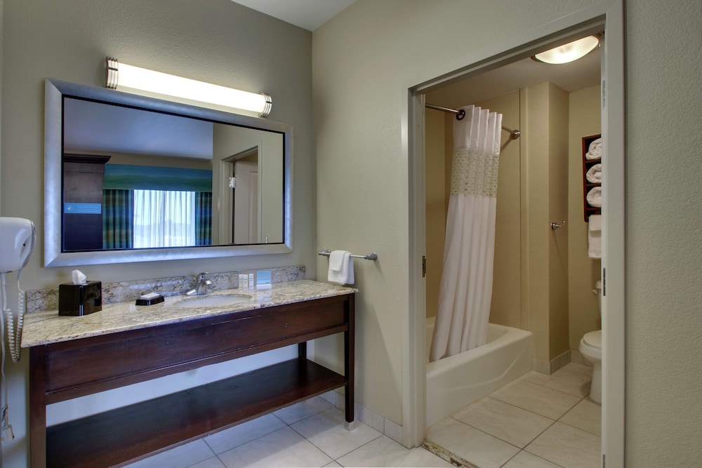 Hampton Inn Vernon - photo 17