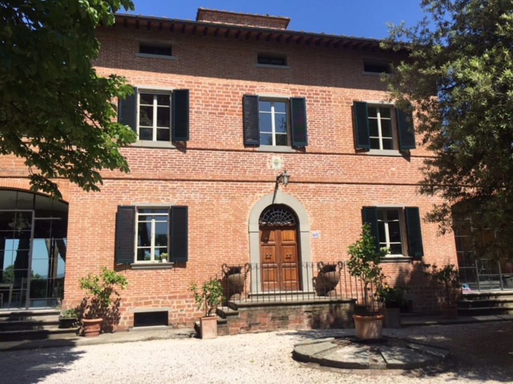Relais Montemaggiore — 4-Star Luxury Hotel in Sinalunga, Italy