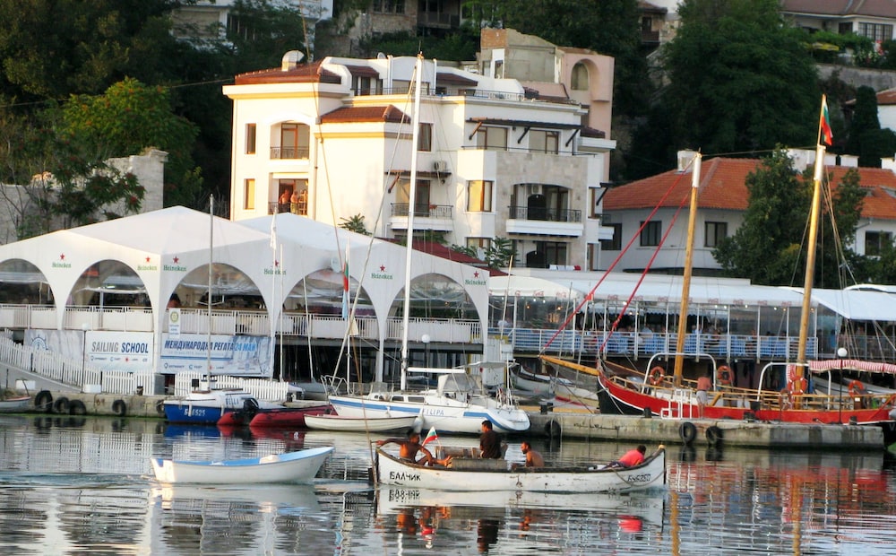 Iris - carbon neutral hotel in Balchik