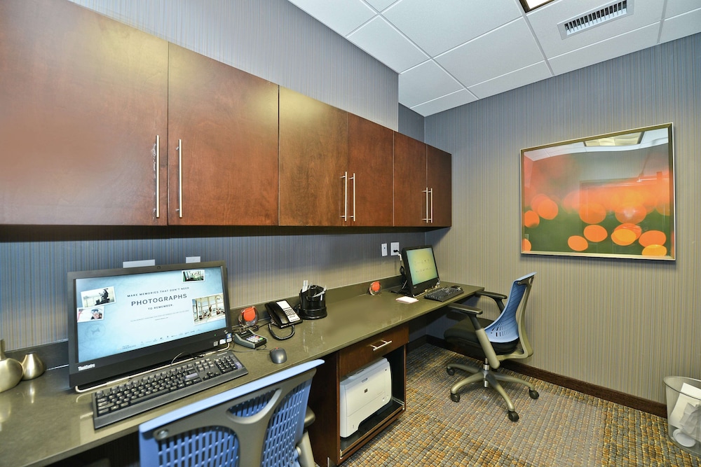 Hampton Inn & Suites Greensboro Coliseum Area - photo 82