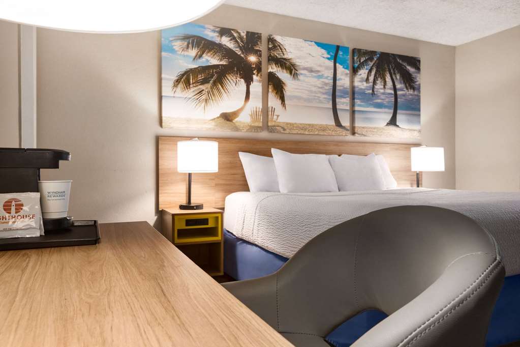 Days Inn by Wyndham Miami Airport North - photo 40