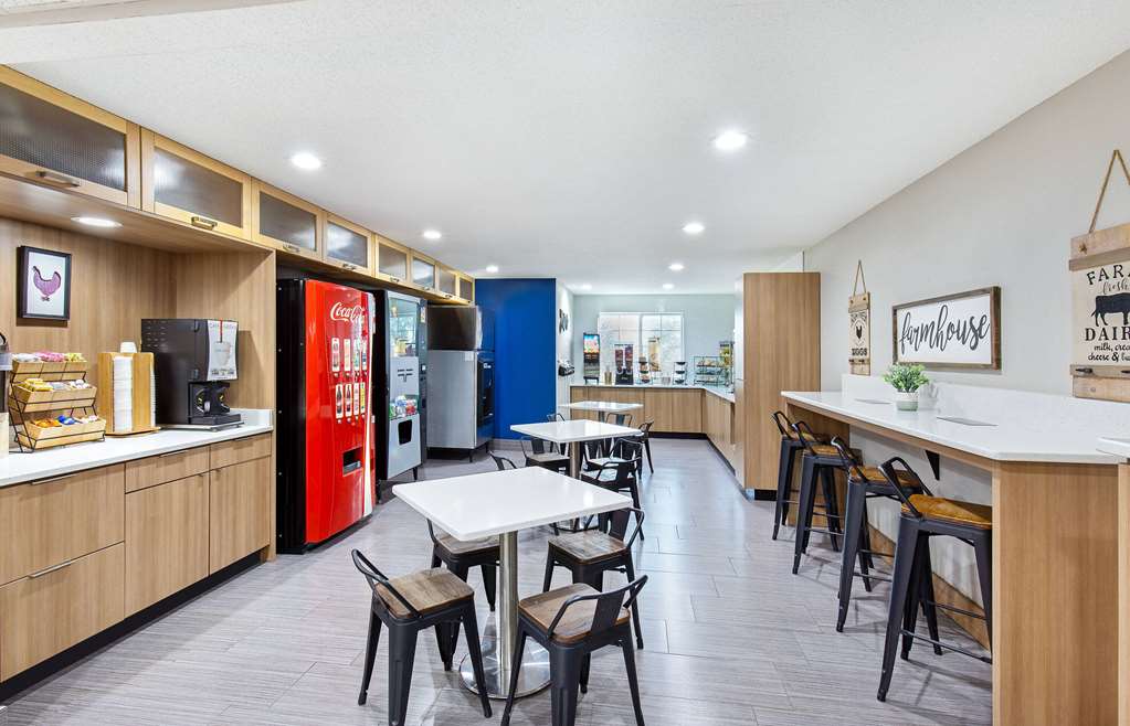 Microtel Inn and Suites by Wyndham Columbus North - photo 30