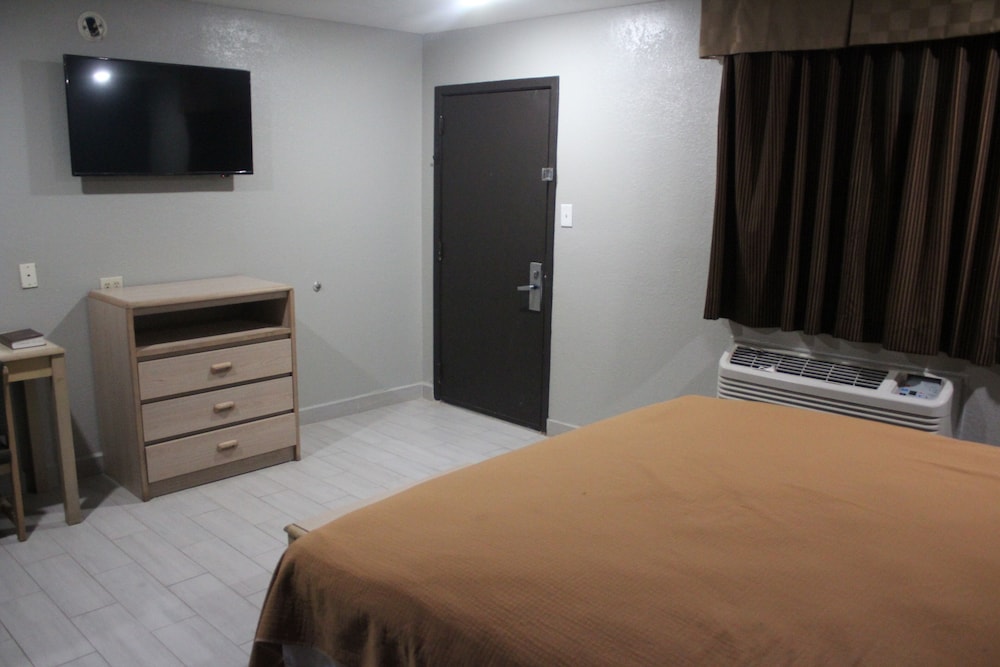 Village Inn Cotulla - photo 19