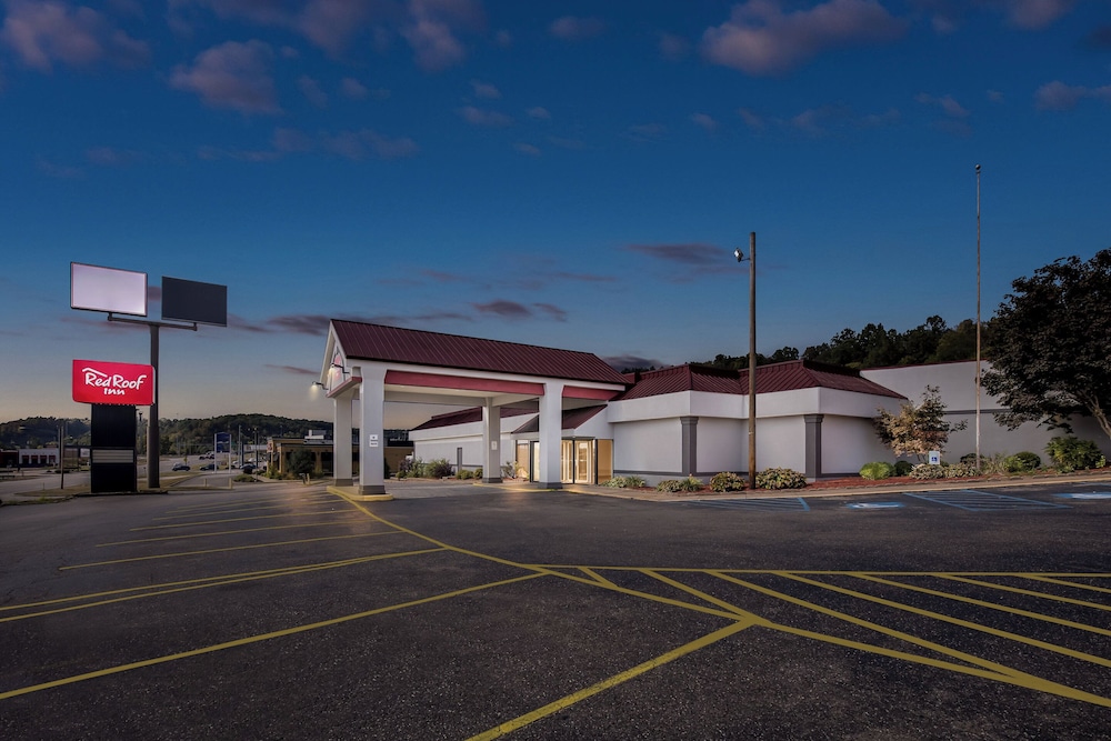Red Roof Inn Cambridge OH in Cambridge, United States