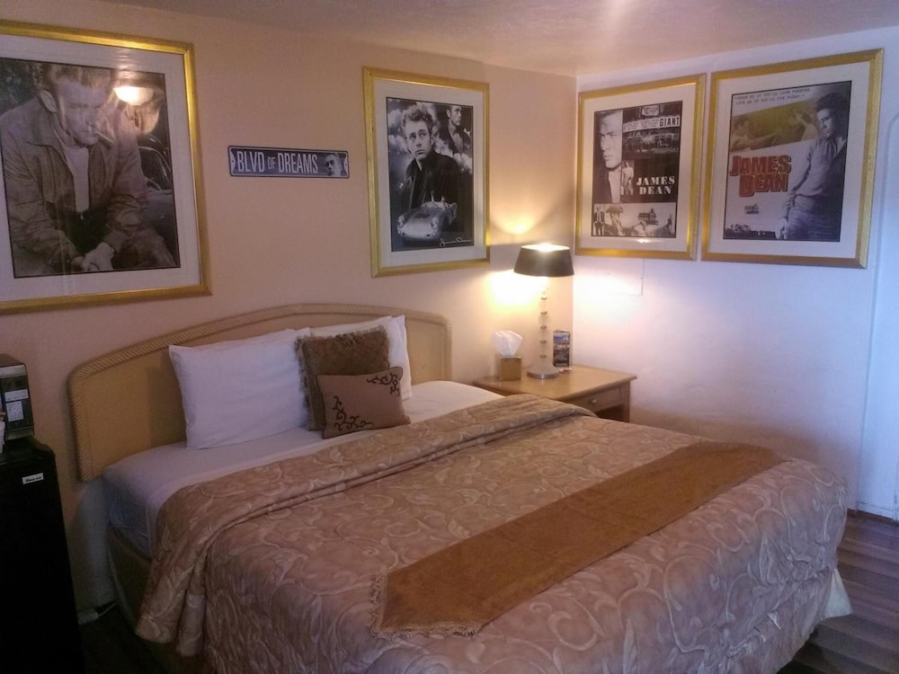 El Trovatore Motel - photo 23