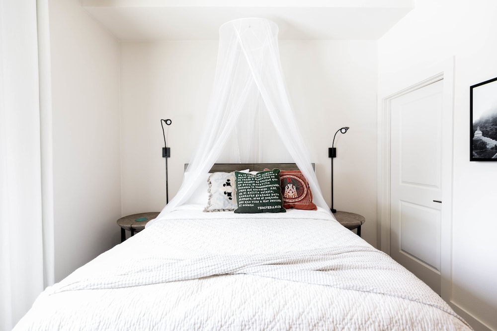 Bishop Arts Hotel by Qresorts. - photo 8