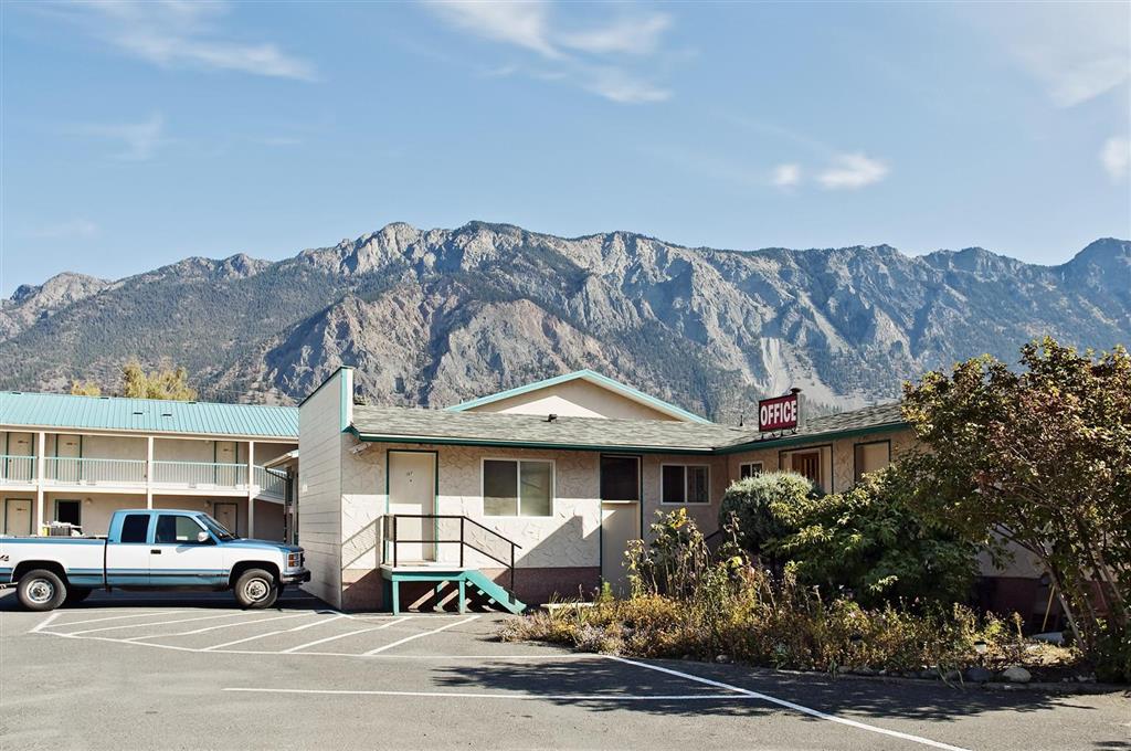 Canadas Best Value Inn Mile 0 — hotel in Lillooet