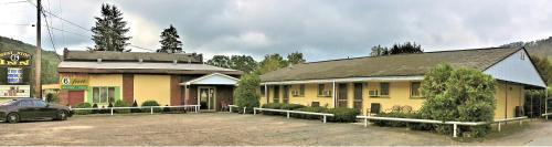 Rest Stop 6 Inn - photo 3