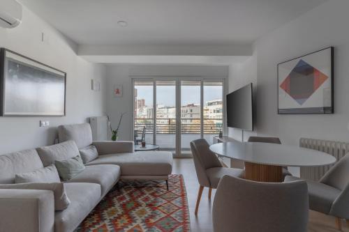 Bright with Terrace 2bd 2bth Salamanca