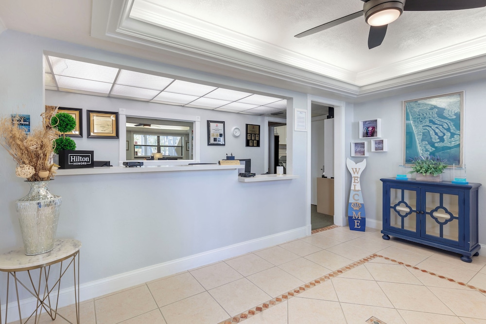 Hilton Vacation Club Charter Club Naples Bay - photo 4