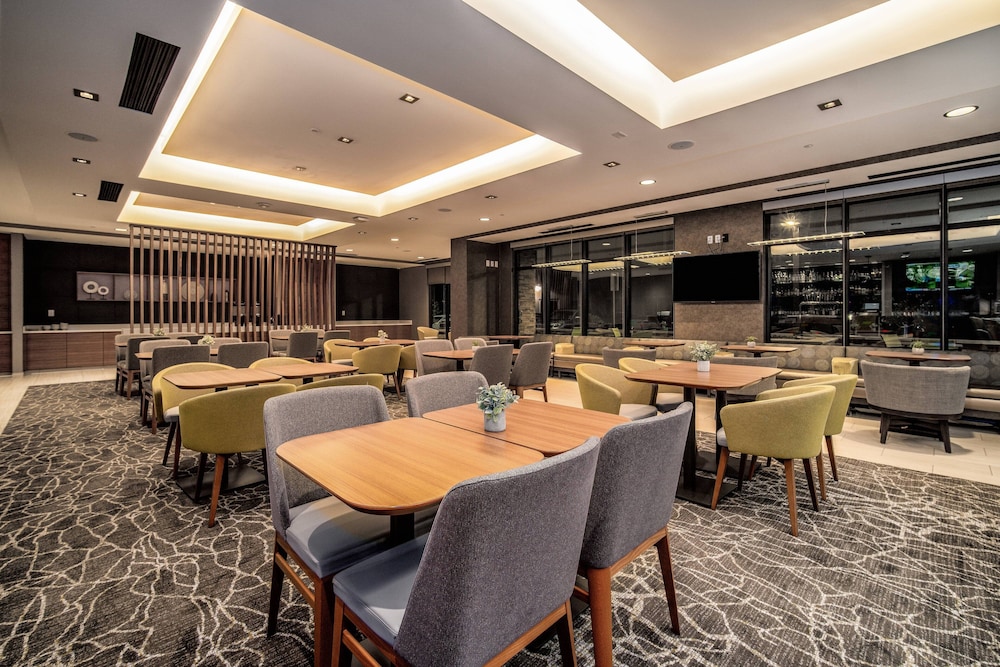 SpringHill Suites by Marriott Oakland Airport - photo 5