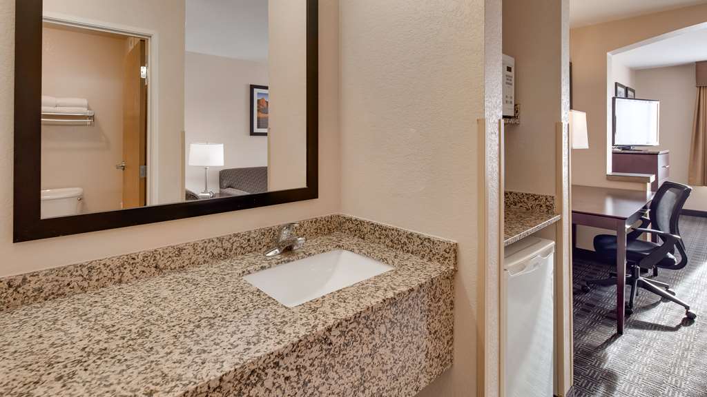 Best Western Plus Gateway Inn & Suites - photo 28