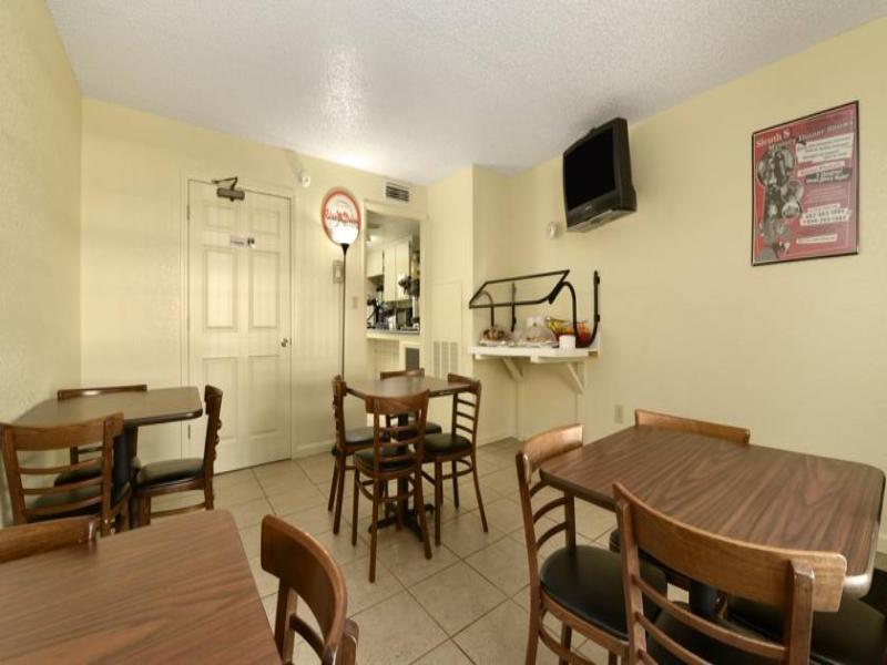 Howard Johnson by Wyndham Lake Front Park Kissimmee - photo 29