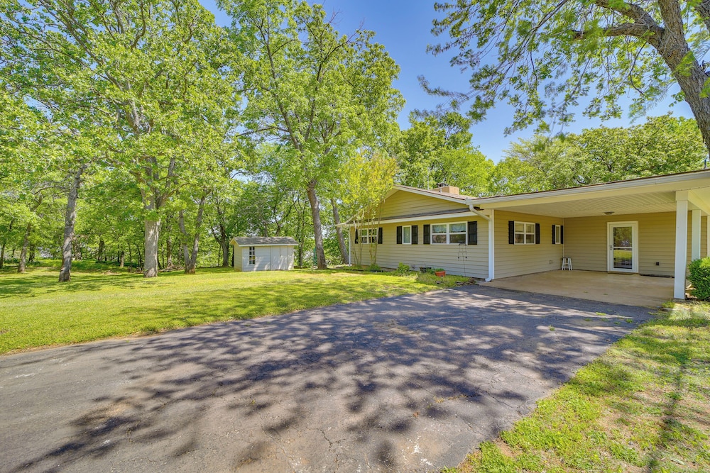 Waterfront Retreat W Deck On Lake Eufaula — Checotah