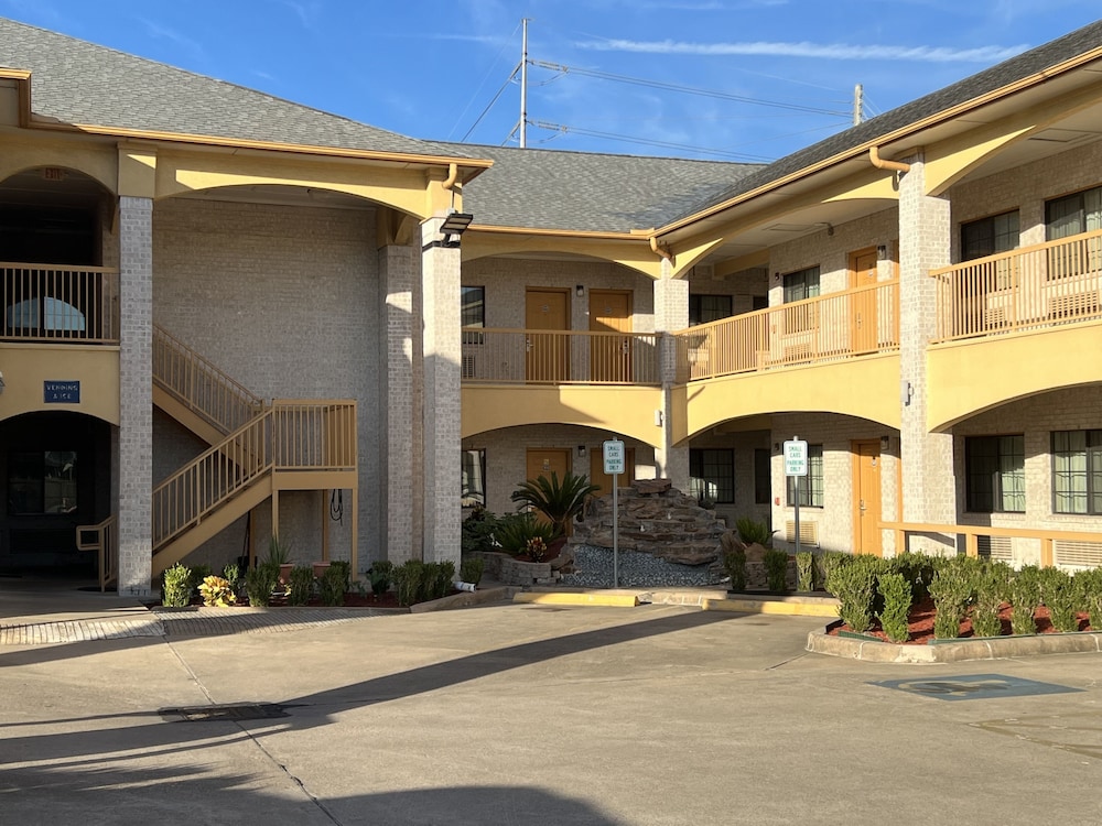 Scott Inn and Suites Houston - photo 29