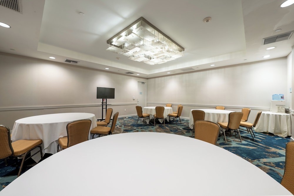 Crowne Plaza Ventura Beach by IHG - photo 122