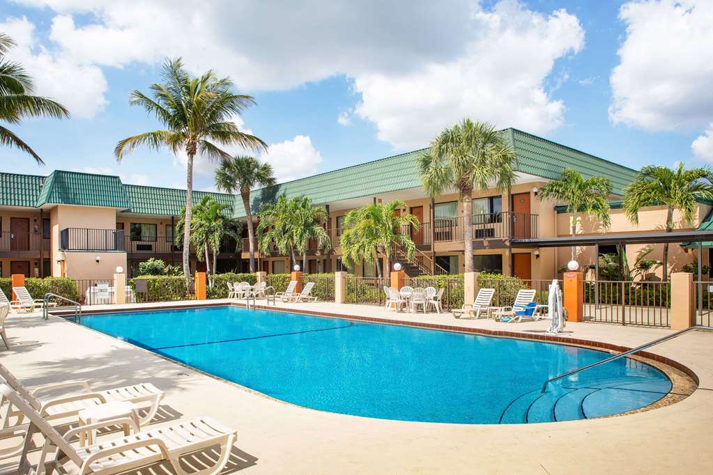 Super 8 by Wyndham North Palm Beach - photo 13