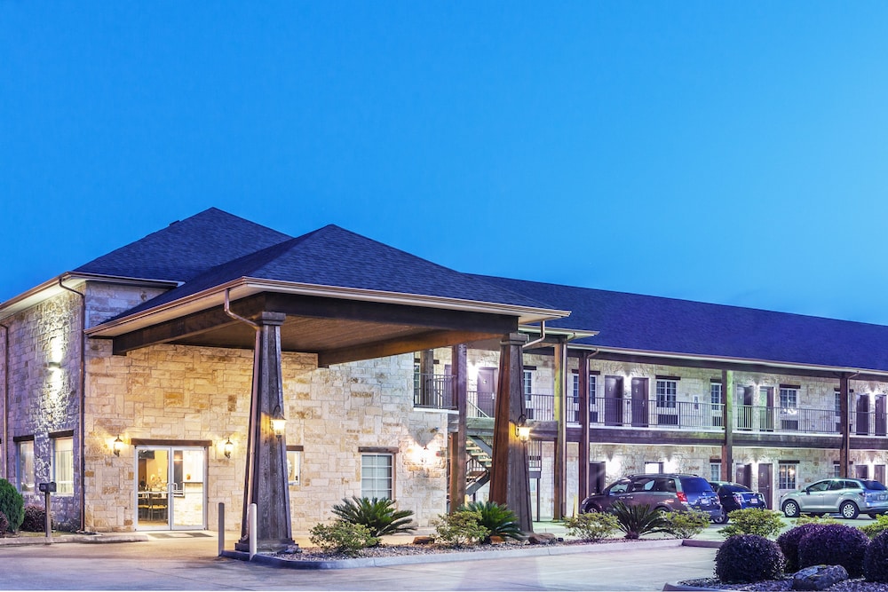 Super 8 by Wyndham Center - photo 44
