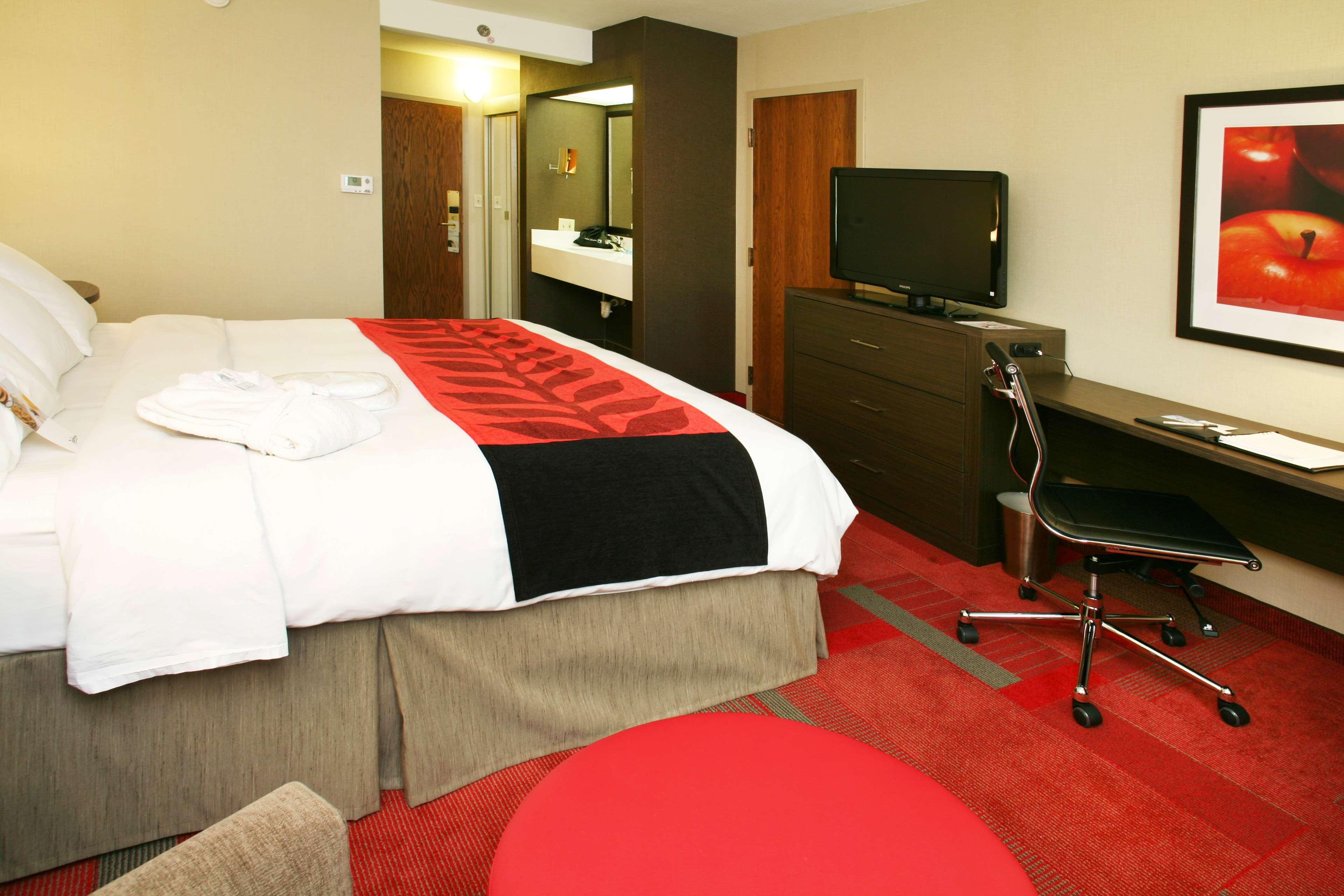 Radisson Hotel Madison - photo 10