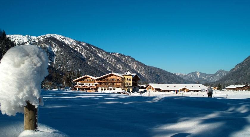 Landhotel Strasserwirt — 4-Star Luxury Hotel in Sankt Ulrich Am Pillersee, Austria