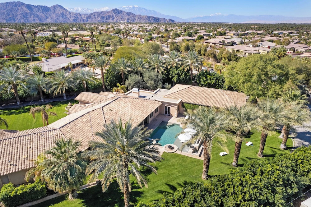 The Date Palm Estate by Avantstay Expansive Estate w Game Room Backyard Oasis w Pool & Spa - photo 53