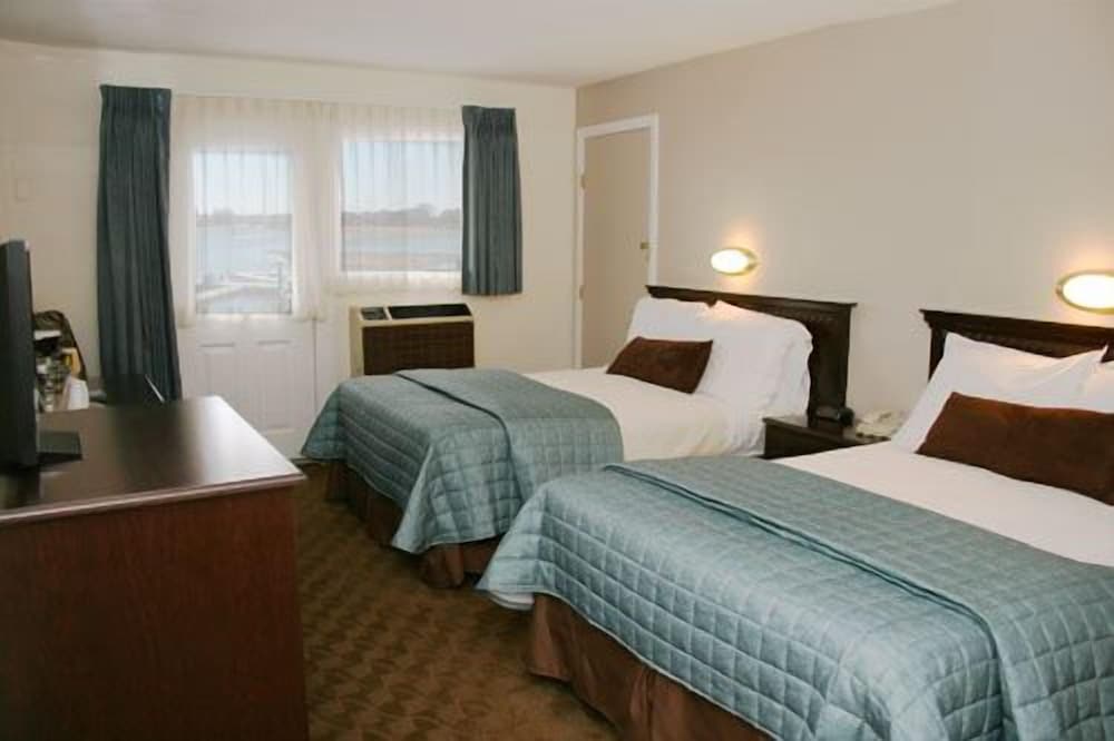 The Hotel at Cape Ann Marina - photo 4