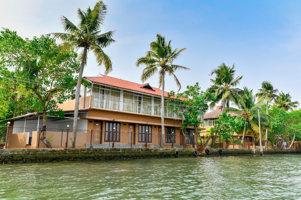 Palette Resort Grand Ayur Island - carbon neutral hotel in Cherthala