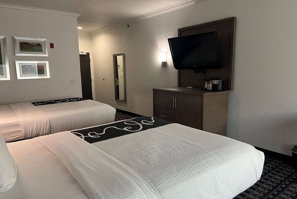 La Quinta Inn & Suites by Wyndham Dalhart - photo 53