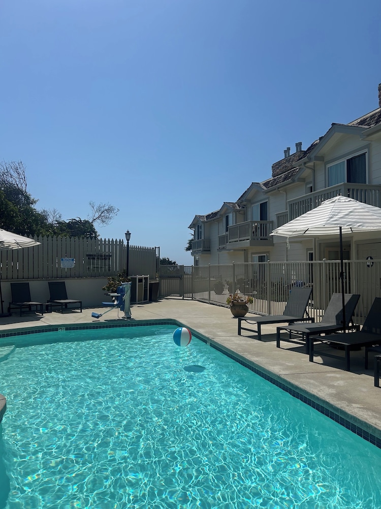Pelican Inn & Suites - photo 19