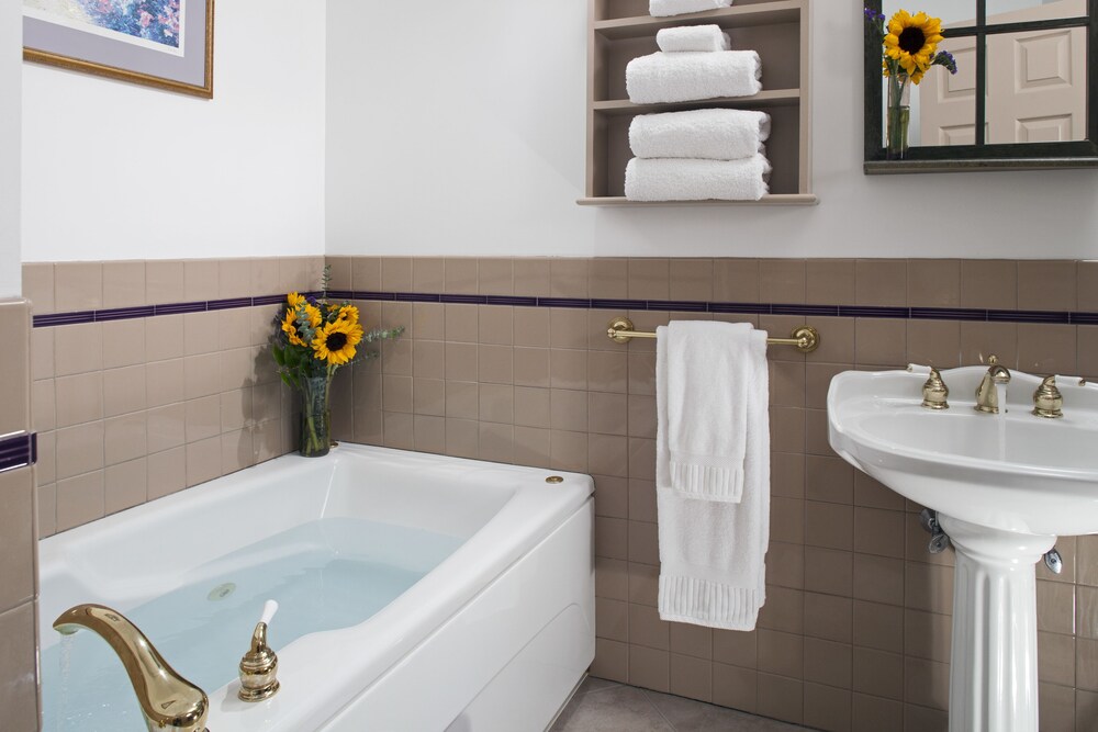 Wolf Cove Inn - photo 38
