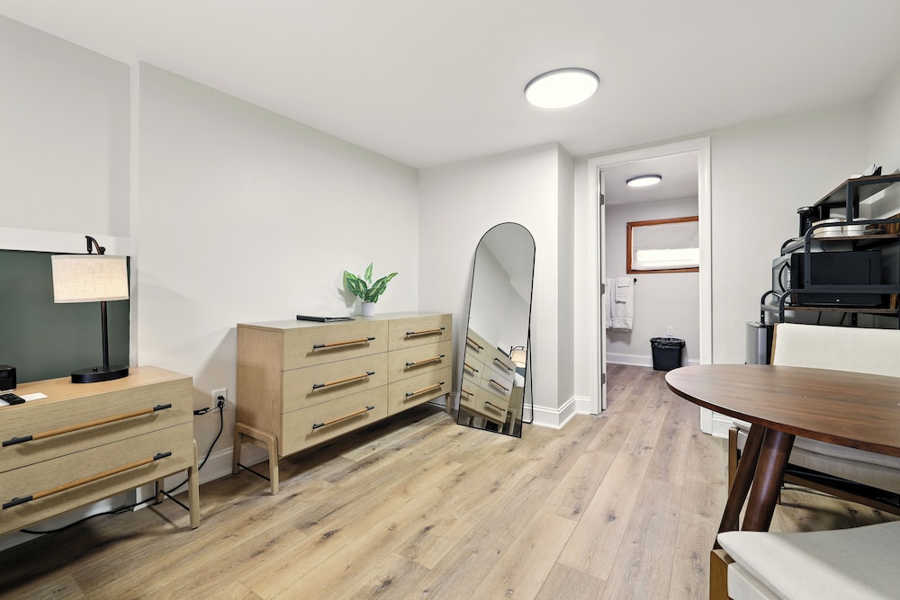 Hillside Motel LLC - photo 44