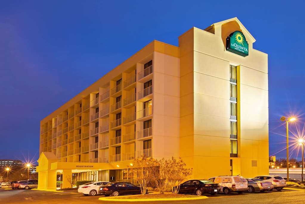 La Quinta Inn & Suites by Wyndham Nashville Airport Opryland - featured photo
